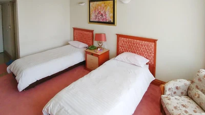 Akhavān Hotel