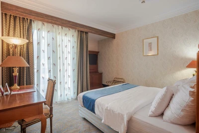 Parsian Esteghlal Hotel