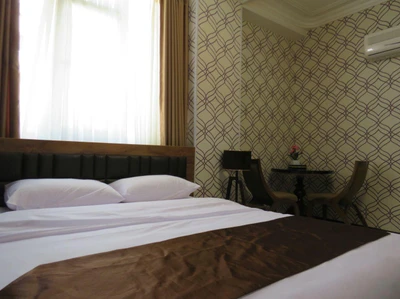 Kourosh Hotel