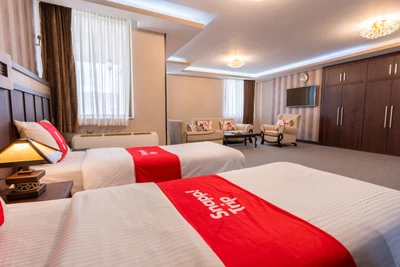 Gostaresh Hotel