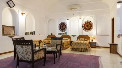 Mozaffar Traditional Hotel