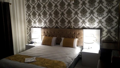 Aseman Shahr Hotel