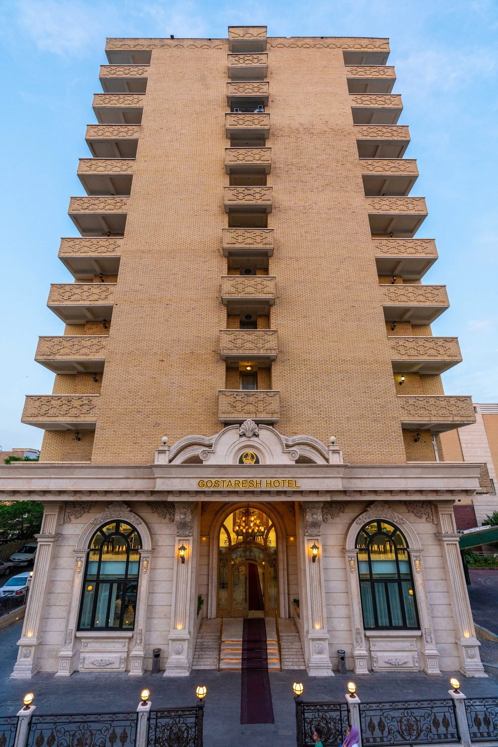 Gostaresh Hotel