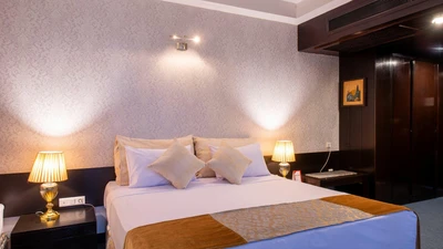 Chamran Grand Hotel