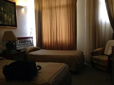 Akhavān Hotel