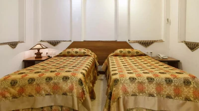 Mozaffar Traditional Hotel