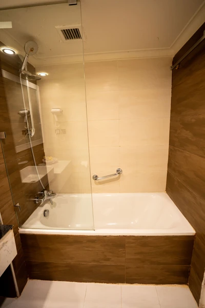 Laleh Hotel