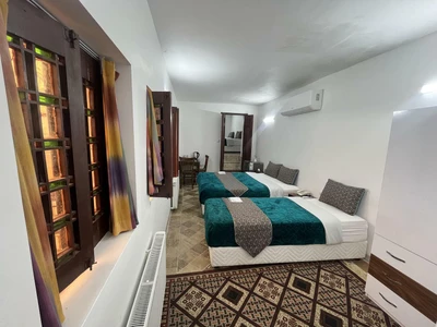 Firoozeh Traditional Hotel