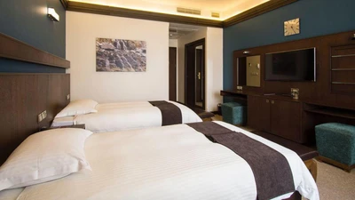 Eskan Alvand Hotel