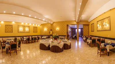 Aryo Barzan Hotel