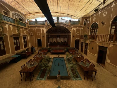 Firoozeh Traditional Hotel