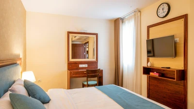 Shirazis Hotel
