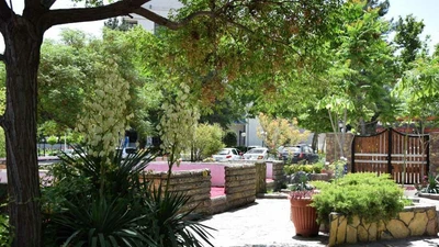 Pardisan Hotel