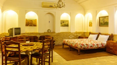 Khaneh Seneek Traditional Hotel