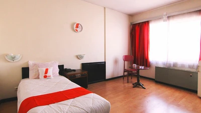 New Naderi Hotel