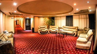 Parsia Grand Hotel
