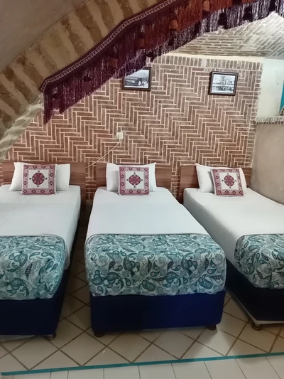 Mahmonir Traditional Hotel