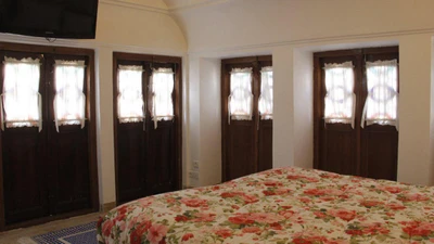Khaneh Seneek Traditional Hotel