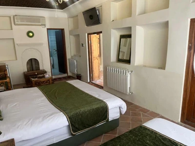 Arghavan Traditional  Hotel
