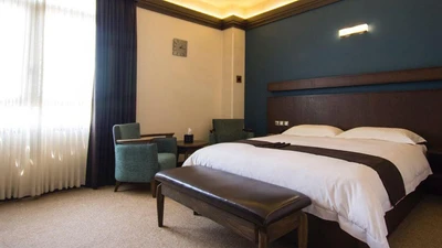 Eskan Alvand Hotel