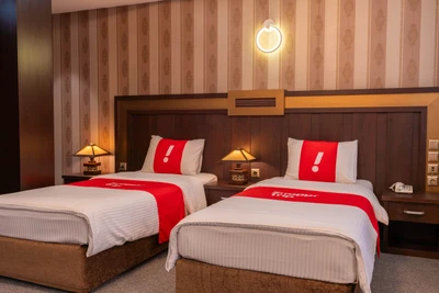 Gostaresh Hotel