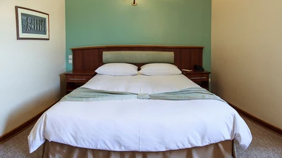 Eskan Forsat Hotel