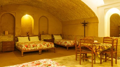 Khaneh Seneek Traditional Hotel