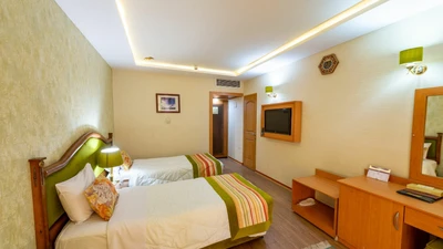 Parsian Ali-Qapu Hotel