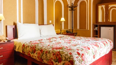 Khaneh Seneek Traditional Hotel