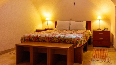 Khaneh Seneek Traditional Hotel
