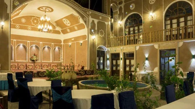 Firoozeh Traditional Hotel