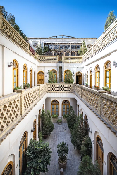 Ghasr Monshi Hotel