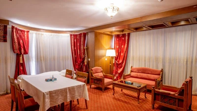 Zandiyeh Hotel