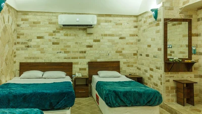 Firoozeh Traditional Hotel