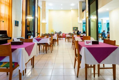 New Naderi Hotel
