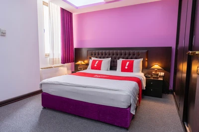Gostaresh Hotel