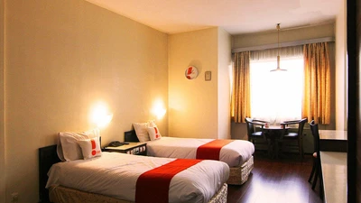 New Naderi Hotel
