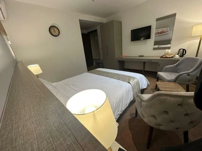 Aseman Shahr Hotel