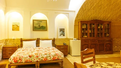 Khaneh Seneek Traditional Hotel