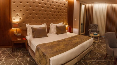 Laleh Park Hotel