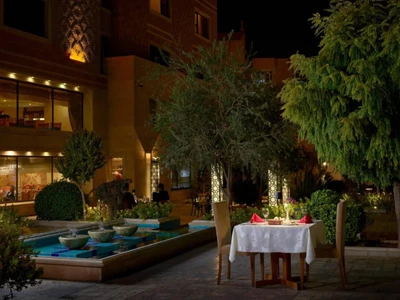 Zandiyeh Hotel