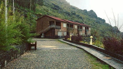 Ganjnameh Hotel