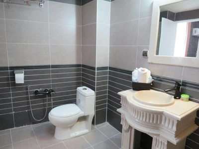 Kourosh Hotel