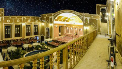 Firoozeh Traditional Hotel