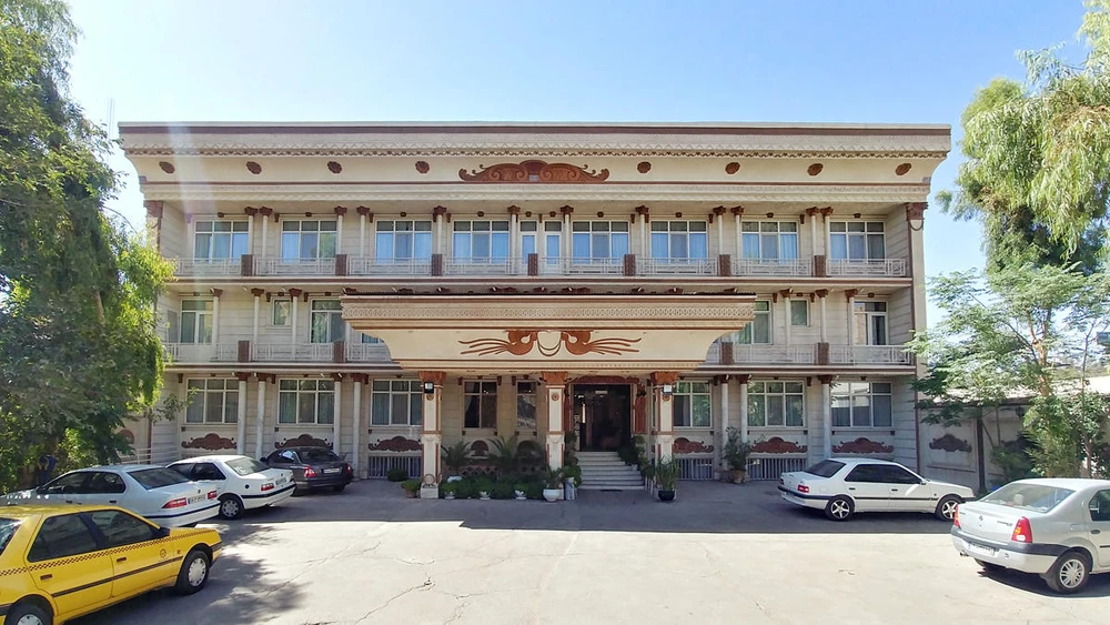 Akhavān Hotel