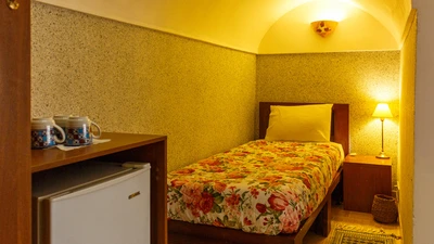 Khaneh Seneek Traditional Hotel