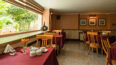 Eskan Forsat Hotel