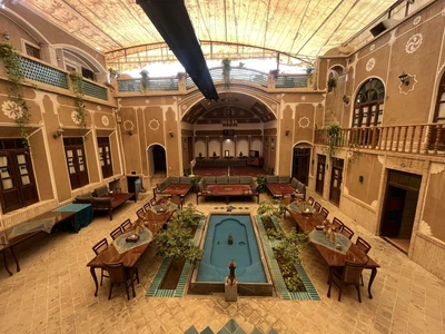 Firoozeh Traditional Hotel