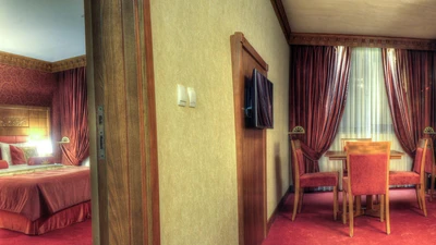 Zandiyeh Hotel