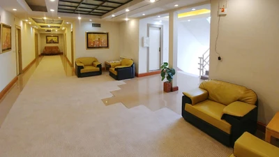 Akhavān Hotel